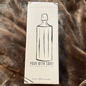 THE BRIGHT ANGLE Olive Oil bottle